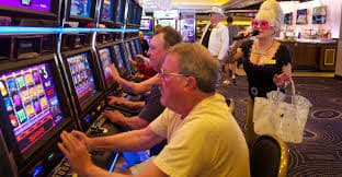 မြန်မာ အွန်လိုင်း ကတ်ဂိမ်းများ — Baccarat နှင့် Poker